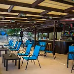 Apart-hotel Metaxatos