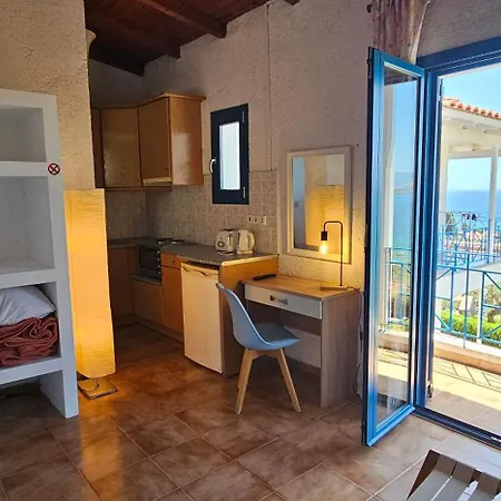Metaxatos Aparthotel 3*