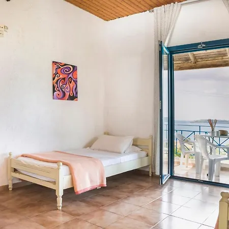 Metaxatos Apart Otel