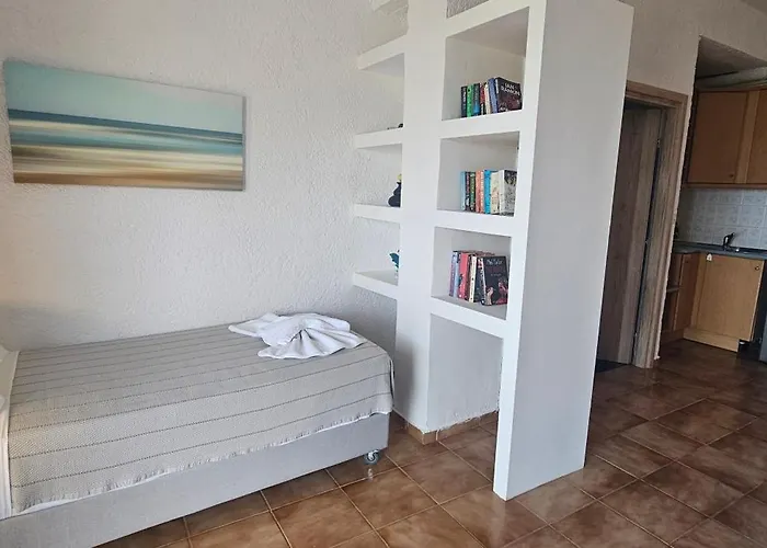 Metaxatos Aparthotel 4*